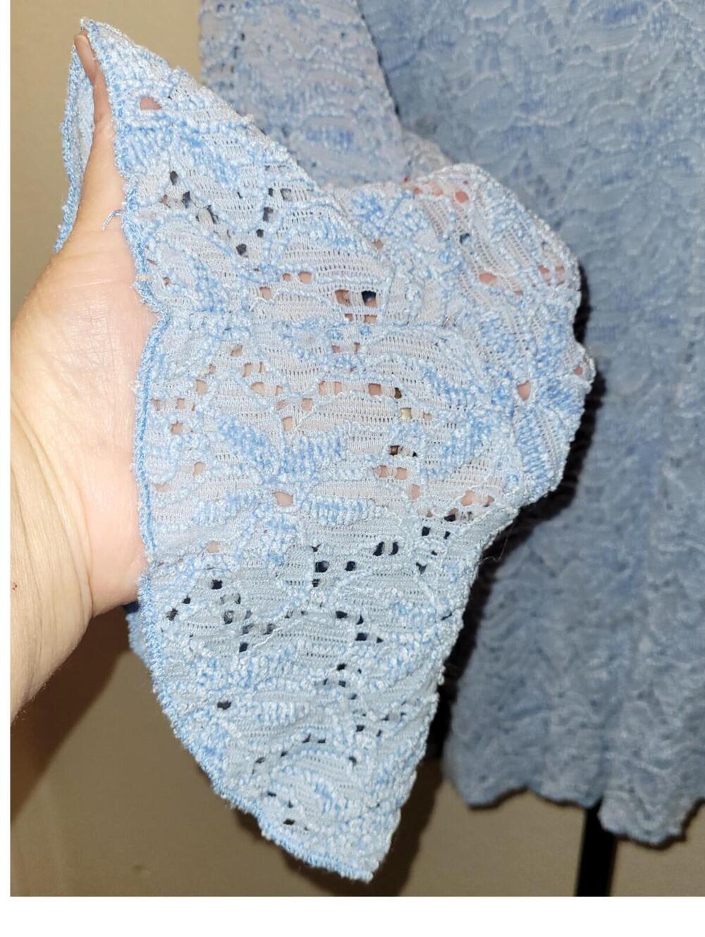 Light Blue Stretch Lace V-Neck Top Flared Sleeves Size 16-18